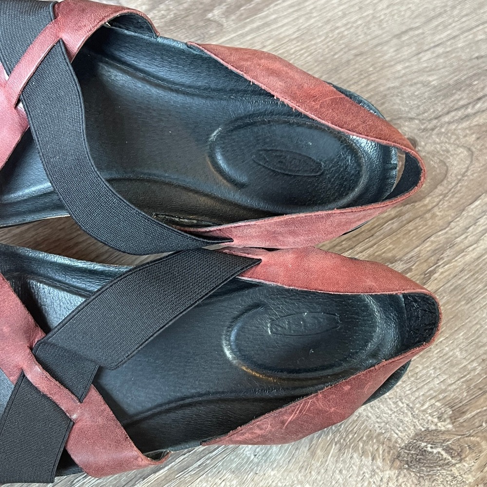 Keen Dauntless Strappy Travel Sandals Burgundy Leather Womens 9 UK 6.5 EU 39.5 - Picture 7 of 9